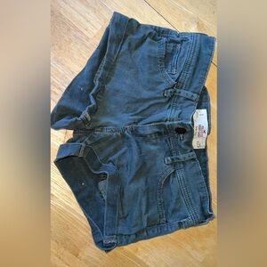 Dark green hollister shorts. Perfect condition. Size 1.